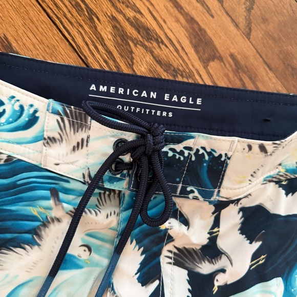 American Eagle Outfitters Men's Seagull Wave Print Swim Board Shorts Medium - Picture 3 of 4
